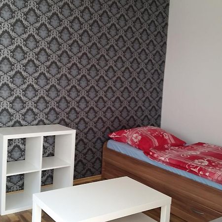 Frankfurt Airport & Fair Apartment Kelsterbach Room photo