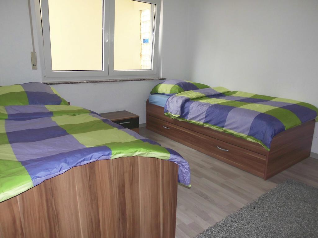 Frankfurt Airport & Fair Apartment Kelsterbach Room photo